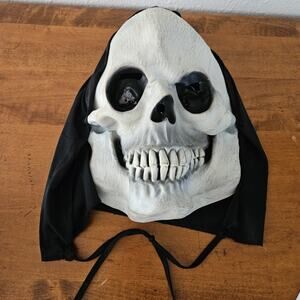 Skull Hooded Cape Mask Adult Halloween The Paper Magic Group 1996